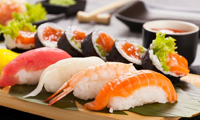 ¿Cómo debe comerse el sushi?