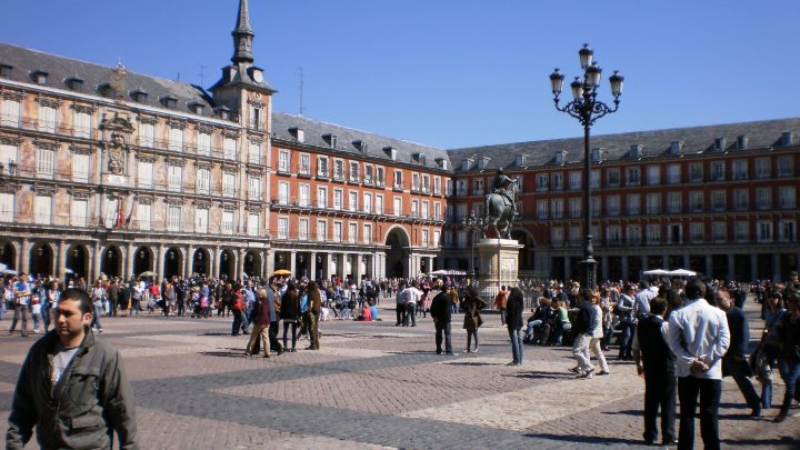 ¿Cuáles son las principales plazas de Madrid?